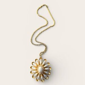 Elegant Gold and White Pendant Necklace